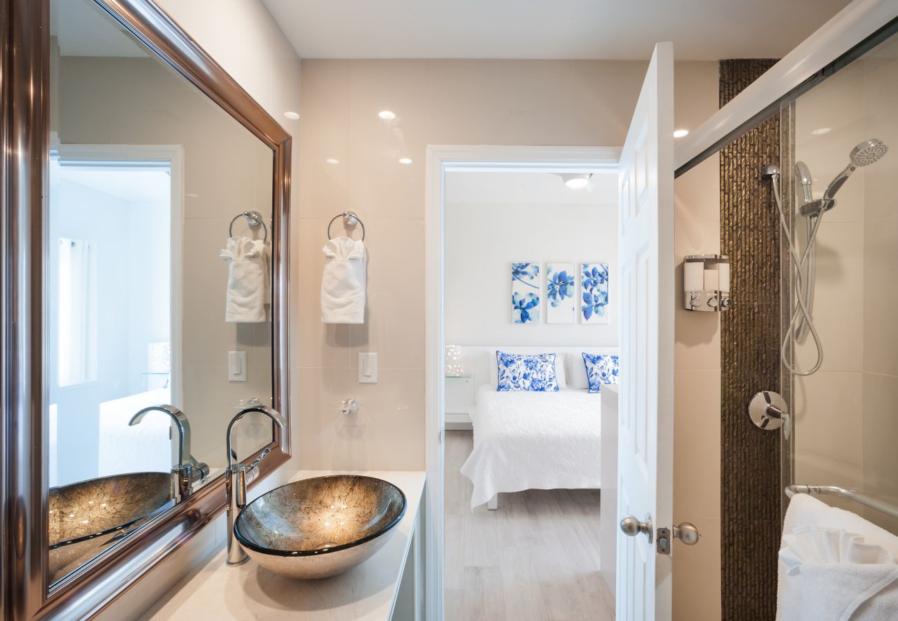 Residence in Seven Mile Beach - Regal Beach Club #634