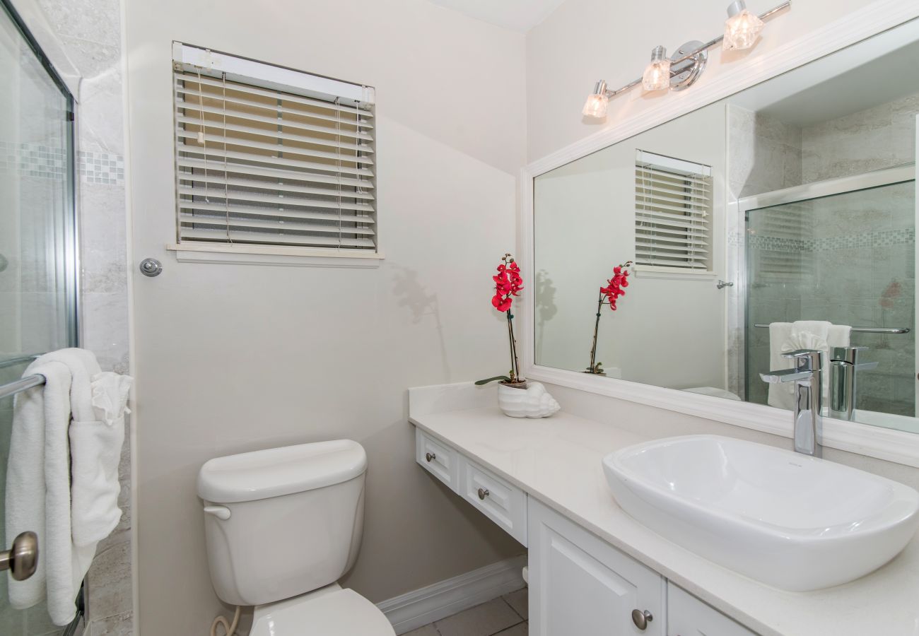 Residence in Seven Mile Beach - Regal Beach Club #133