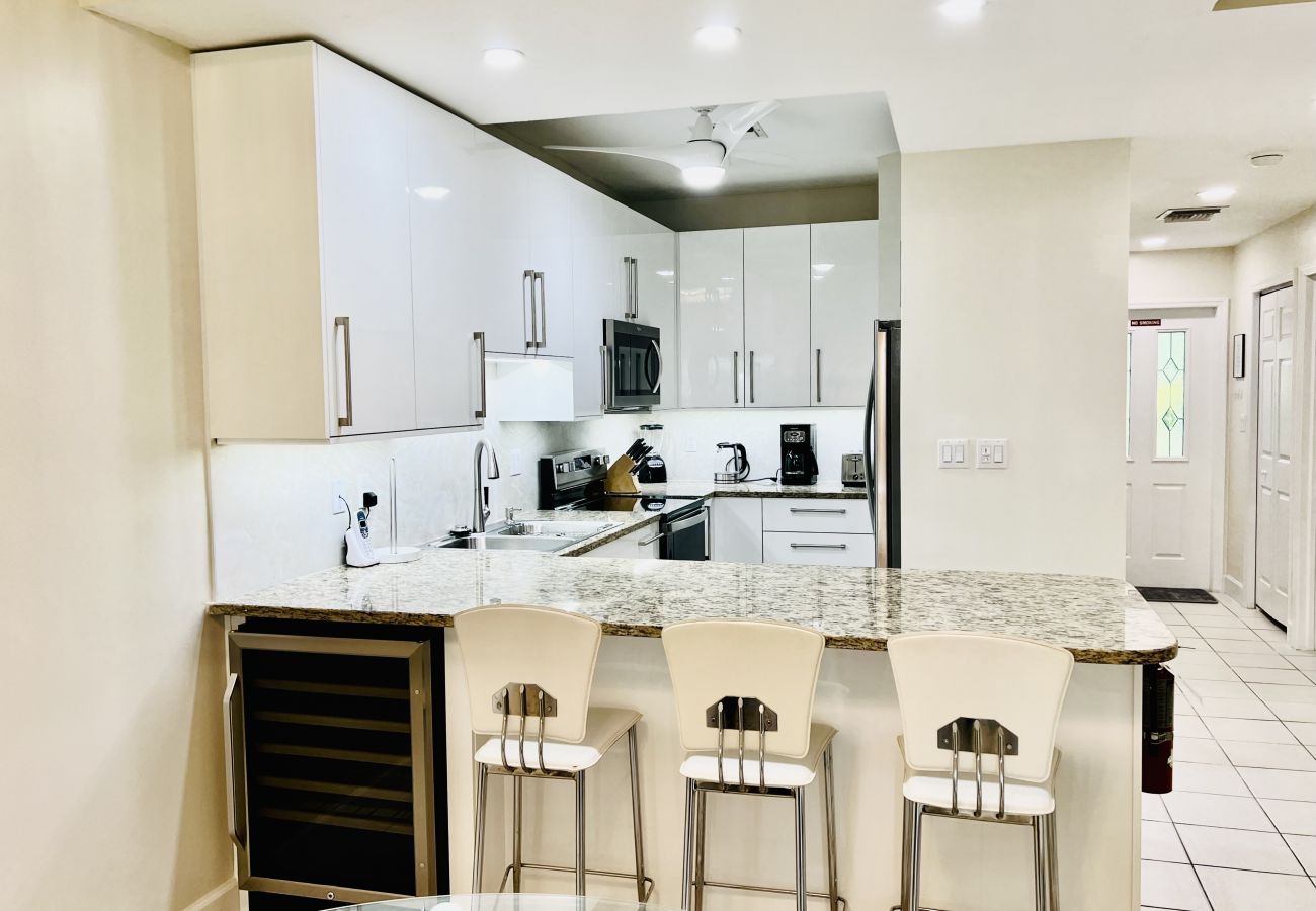 Residence in Seven Mile Beach - Regal Beach Club #311